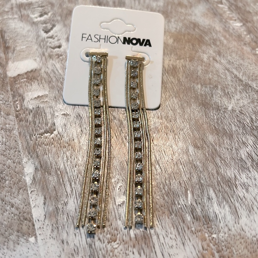 3/$20🎀 Fashion nova rhinestone earrings!